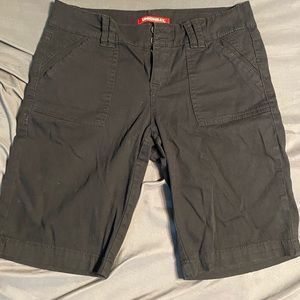 BLACK BERMUDA SHORTS